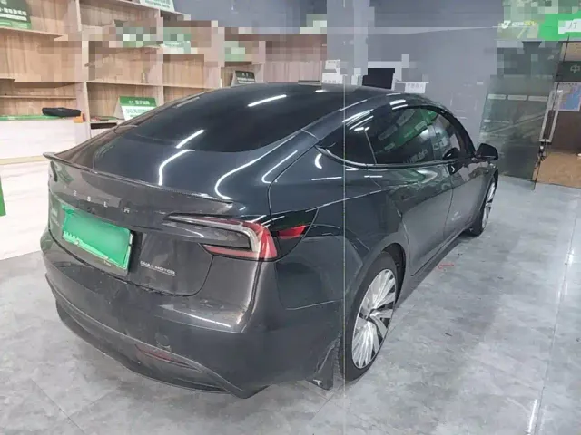 Tesla Model 3 — Фото автомобиля 6