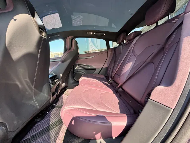 Xiaomi SU7 — Фото автомобиля 11