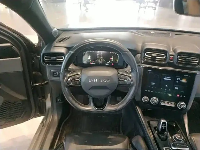 Lynk & Co 03 — Фото автомобиля 10