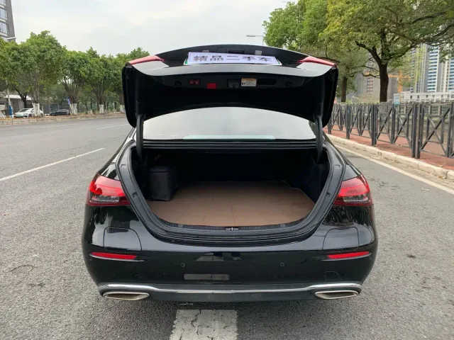 Mercedes-Benz E-Class — Фото автомобиля 7