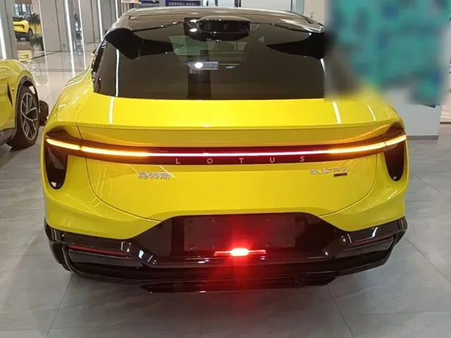 Lotus Eletre — Фото автомобиля 5