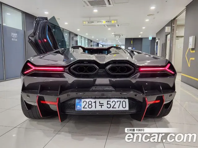 Lamborghini Revuelto — Фото автомобиля 4