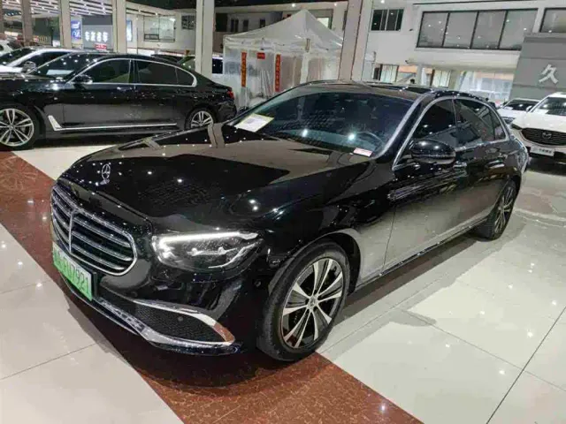 Mercedes-Benz E-Class — Фото автомобиля 18