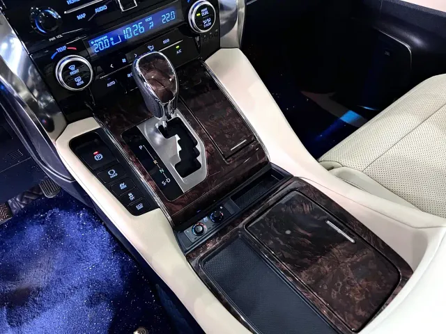 Toyota Alphard 2021 Hybrid 2.5L Luxury — Фото автомобиля 25