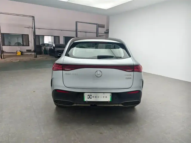 Mercedes-Benz EQE SUV — Фото автомобиля 7