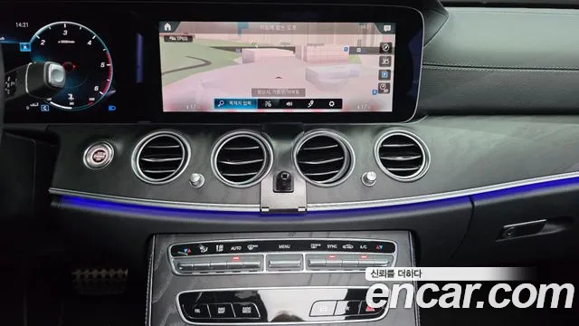 Mercedes-Benz E-Class — Фото автомобиля 11