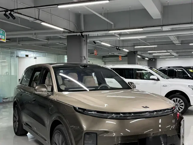Li Auto L9 — Фото автомобиля 2