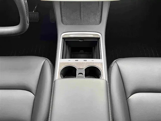 Tesla Model Y — Фото автомобиля 20