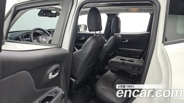 Jeep Renegade — Фото автомобиля 18