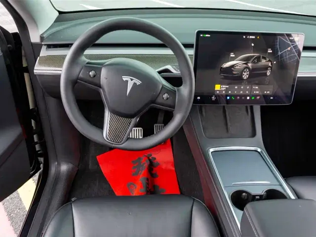 Tesla Model Y — Фото автомобиля 18