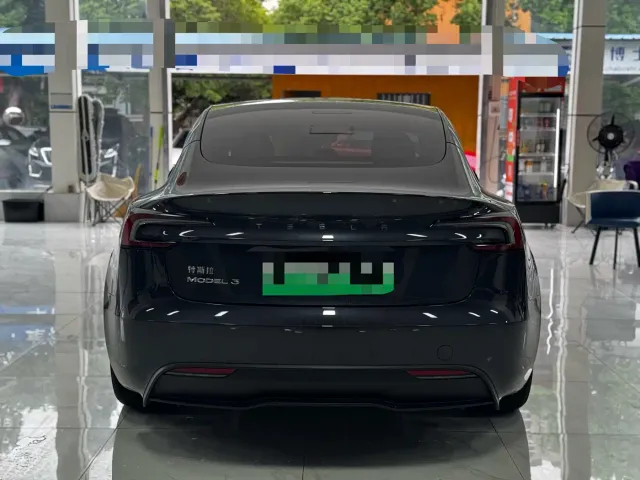 Tesla Model 3 — Фото автомобиля 4