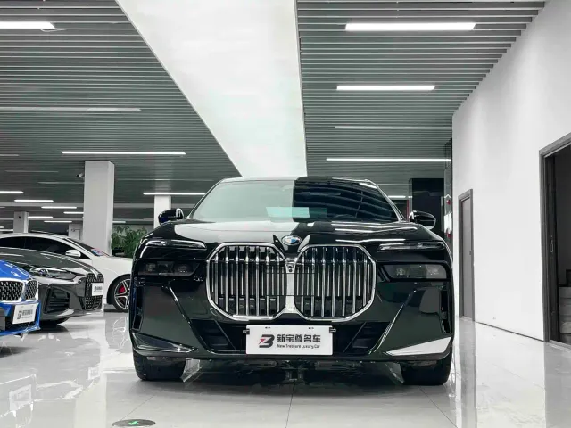 BMW 7 Series — Фото автомобиля 2