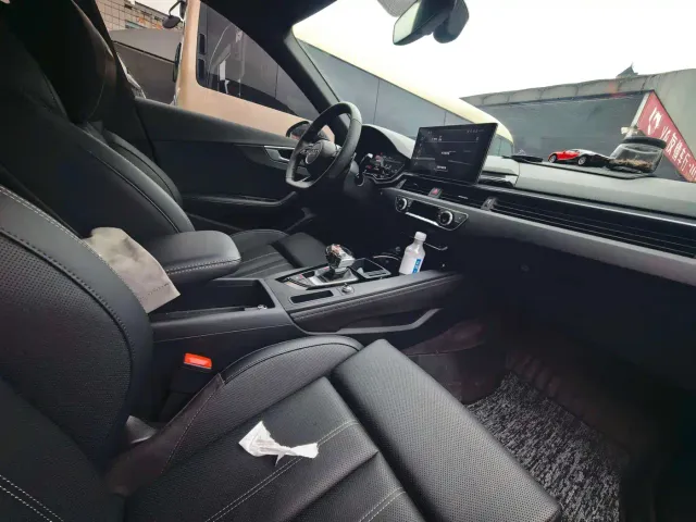 Audi A4L — Фото автомобиля 10