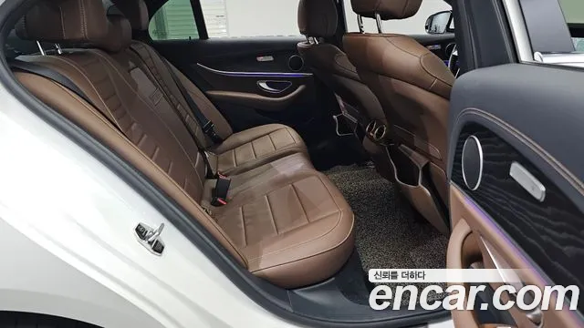 Mercedes-Benz E-Class — Фото автомобиля 7