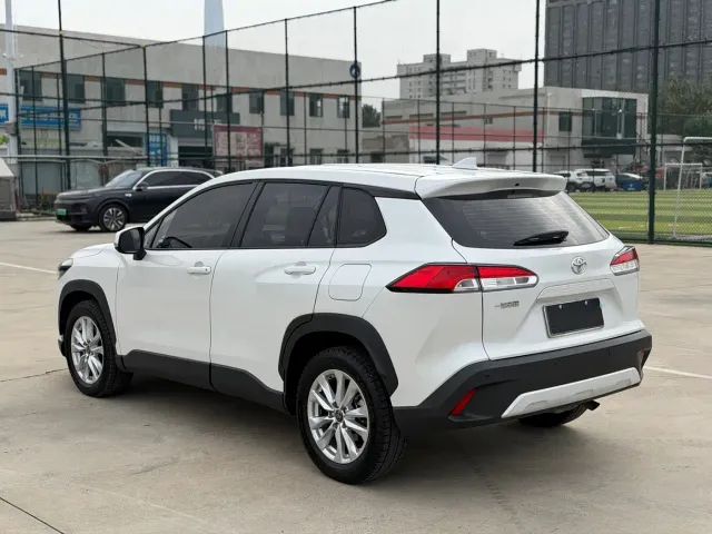 Toyota Corolla Cross — Фото автомобиля 4