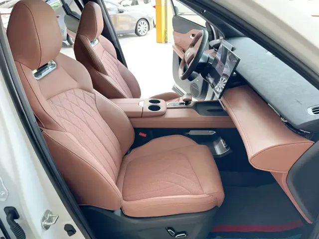 Changan Changan UNI-Z New Energy 2024 Blue Whale Smart Electric iDD 125km Excellence Model — Фото автомобиля 12