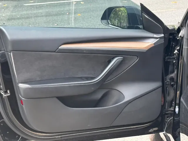 Tesla Model 3 — Фото автомобиля 4