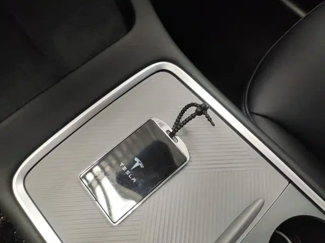 Tesla Model Y — Фото автомобиля 8