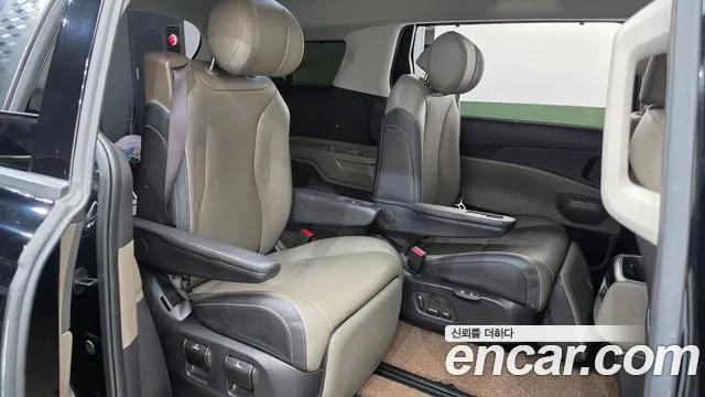 Kia Carnival Generation 4 — Фото автомобиля 11