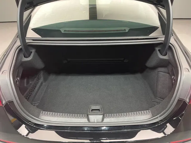 Mercedes-Benz E-Class — Фото автомобиля 11