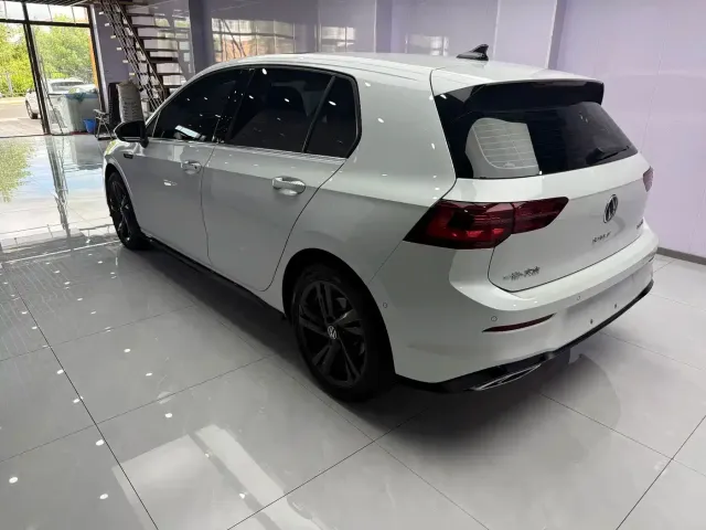 Volkswagen Golf — Фото автомобиля 4