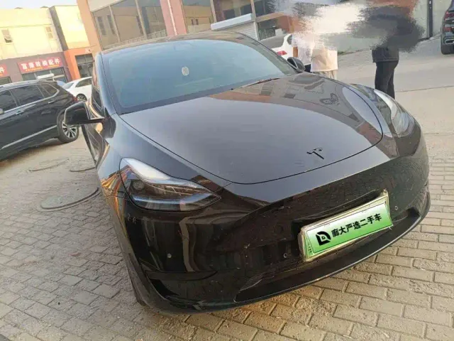 Tesla Model Y — Фото автомобиля 3