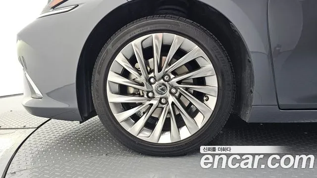 Lexus ES — Фото автомобиля 5