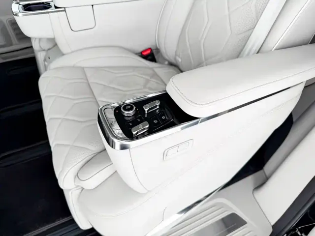 Volvo EM90 — Фото автомобиля 10