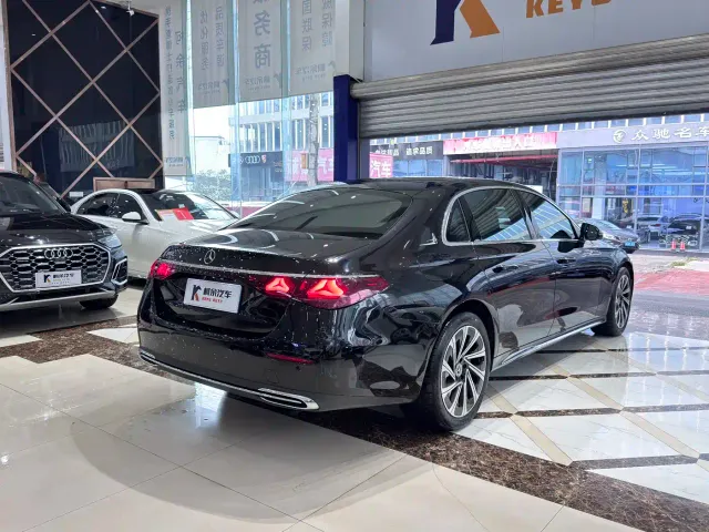 Mercedes-Benz E-Class — Фото автомобиля 14