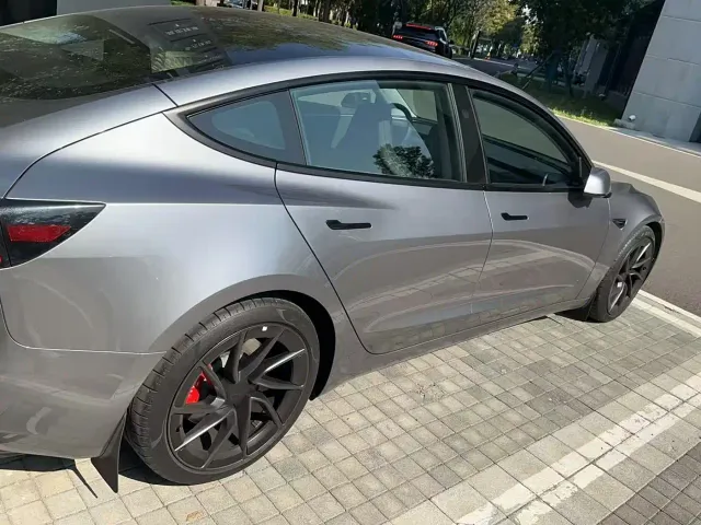 Tesla Model 3 — Фото автомобиля 7