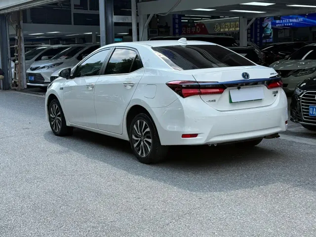 Toyota Corolla Twin Engine E+ — Фото автомобиля 3