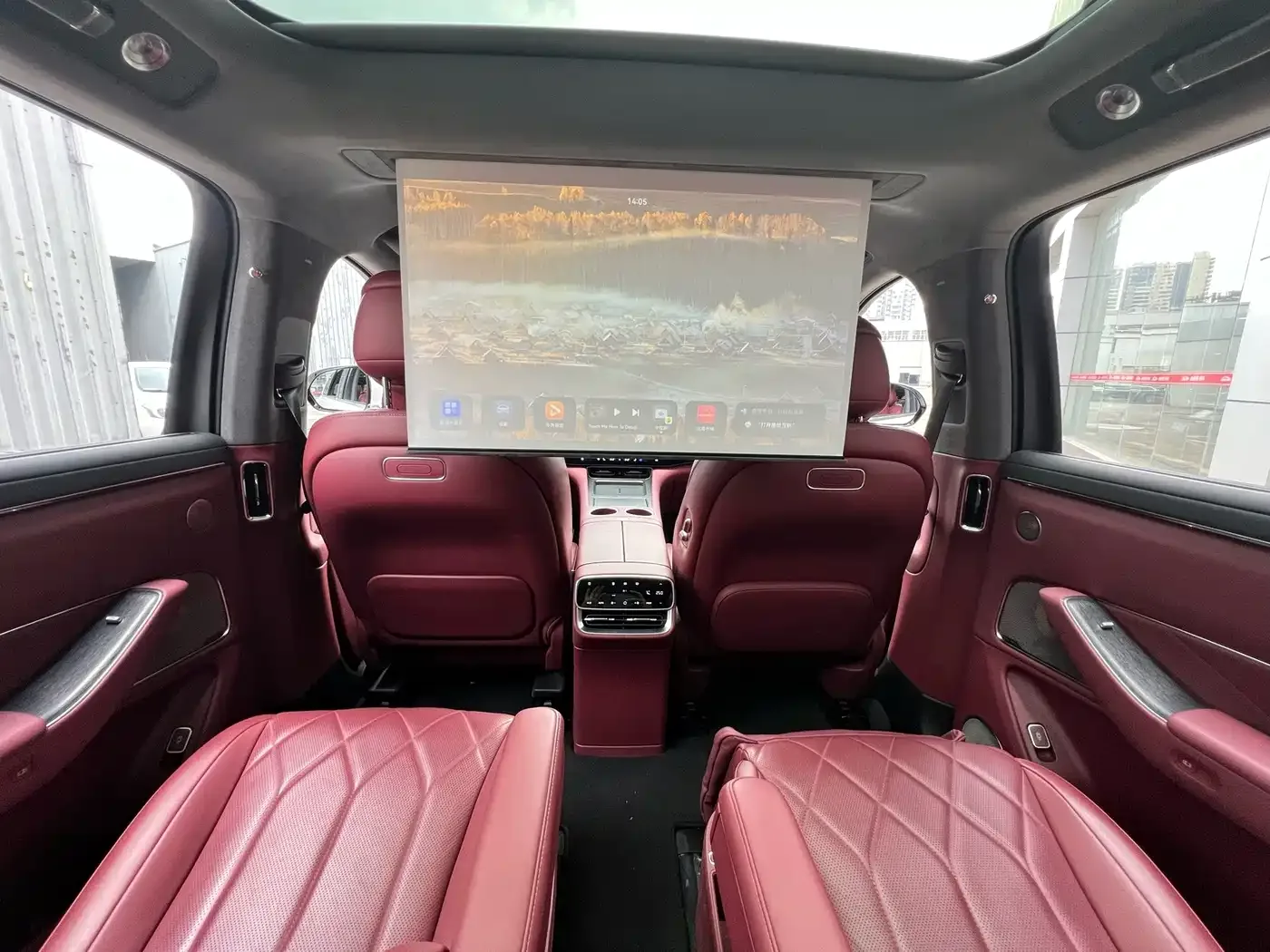 AITO Wenjie AITO M8 2025 Extended Range Ultra 53.4kWh 6-Seater — Фото автомобиля 16