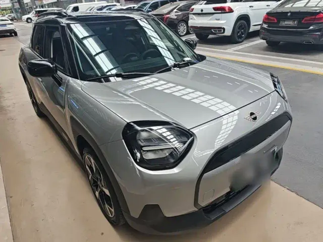 MINI Electric MINI ACEMAN — Фото автомобиля 3
