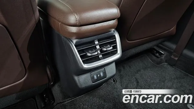 Hyundai Grandeur Grandeur (GN7) 2.5 Бензин 2WD — Фото автомобиля 25