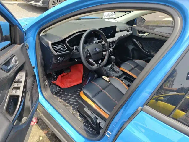 Ford Focus — Фото автомобиля 10