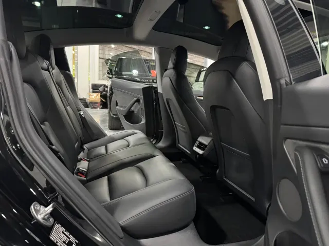 Tesla Model 3 — Фото автомобиля 6