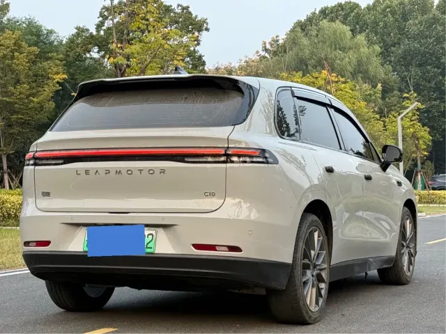 Leapmotor C10 — Фото автомобиля 4
