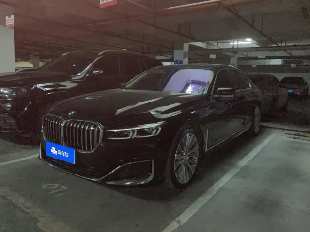 Фотография автомобиля — BMW 7 Series