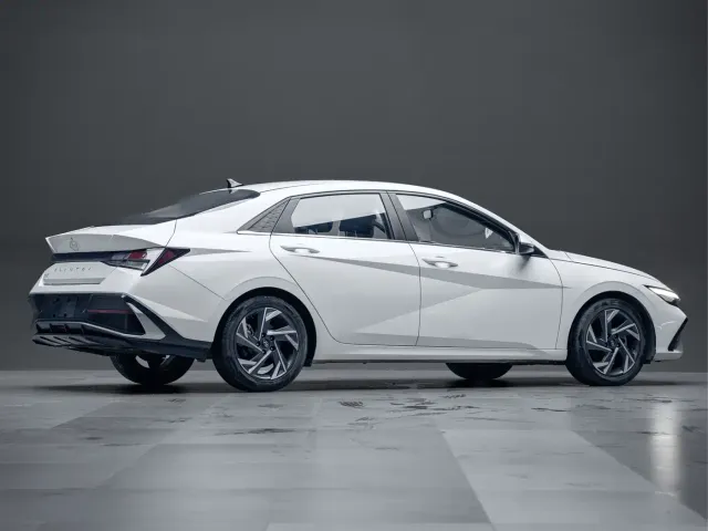 Hyundai Elantra — Фото автомобиля 8