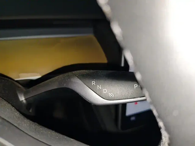 Tesla Model Y — Фото автомобиля 6