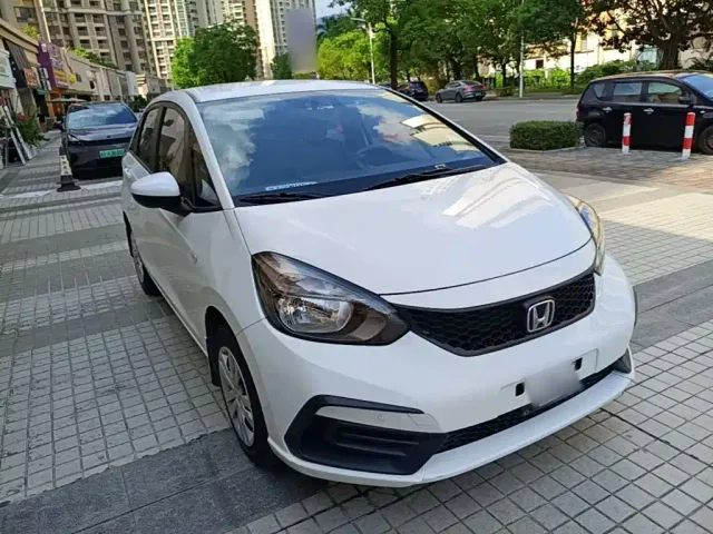 Honda Fit — Фото автомобиля 3