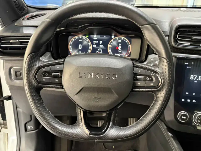 Lynk & Co 03 — Фото автомобиля 5