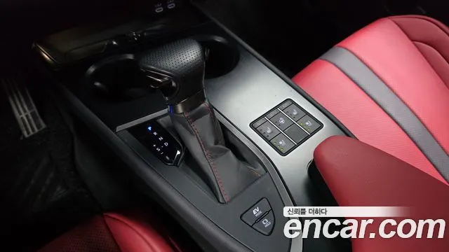 Lexus UX — Фото автомобиля 9