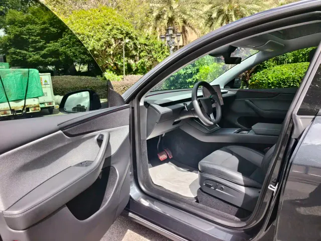 Tesla Model Y — Фото автомобиля 8