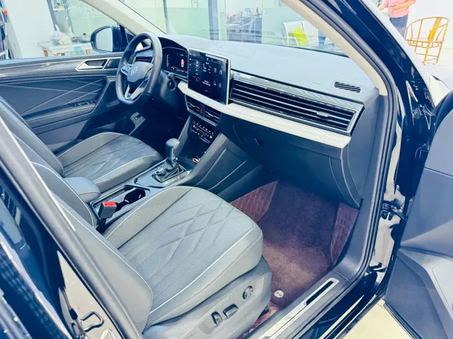 Volkswagen Tiguan L — Фото автомобиля 9