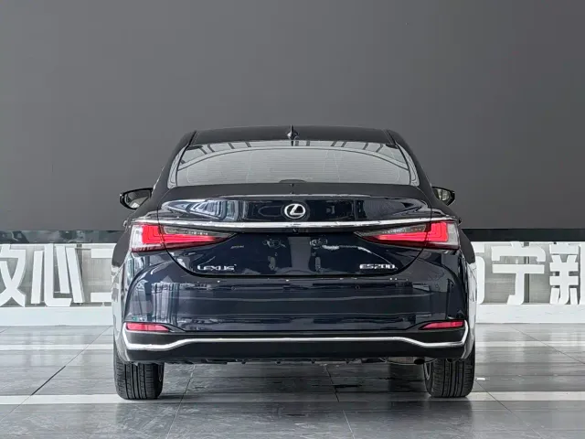 Lexus ES — Фото автомобиля 5