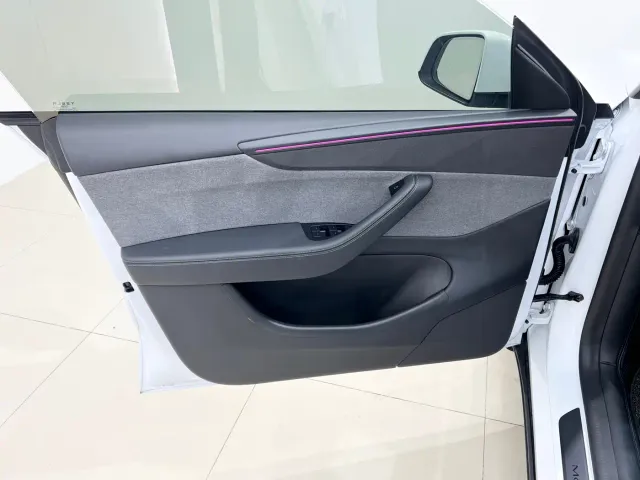Tesla Model Y — Фото автомобиля 18