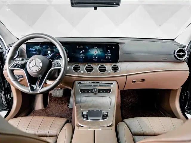 Mercedes-Benz E-Class — Фото автомобиля 10