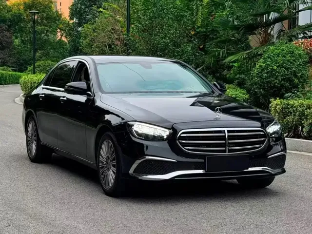 Mercedes-Benz E-Class — Фото автомобиля 3