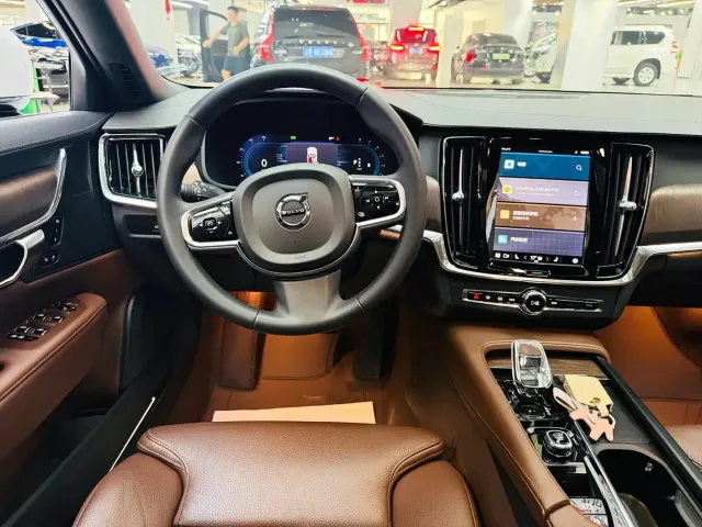 Volvo S90 — Фото автомобиля 10